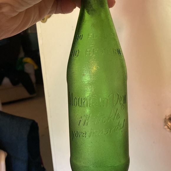 Rare Mountain Dew Glass Bottle Hillbilly Glass Bottle "It'll Tickle" 10oz - Picture 2 of 5